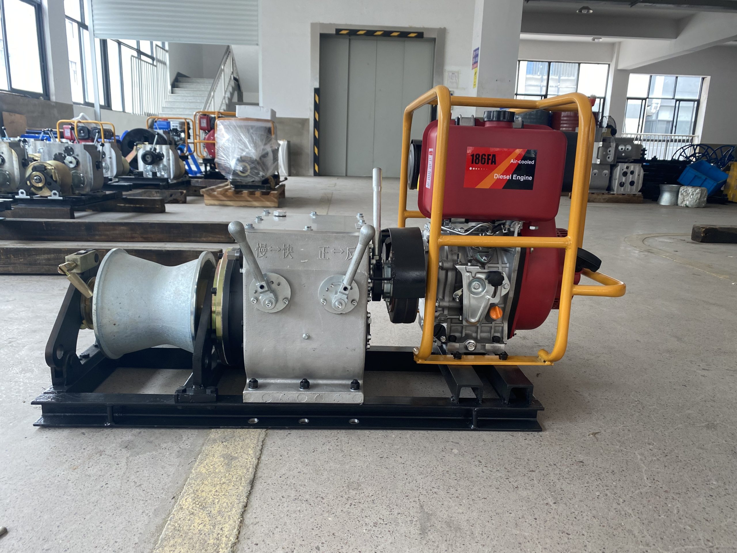 Diesel-powered winch wire winch, with shaft drive, used for power construction, 9.28 sent to Oman
